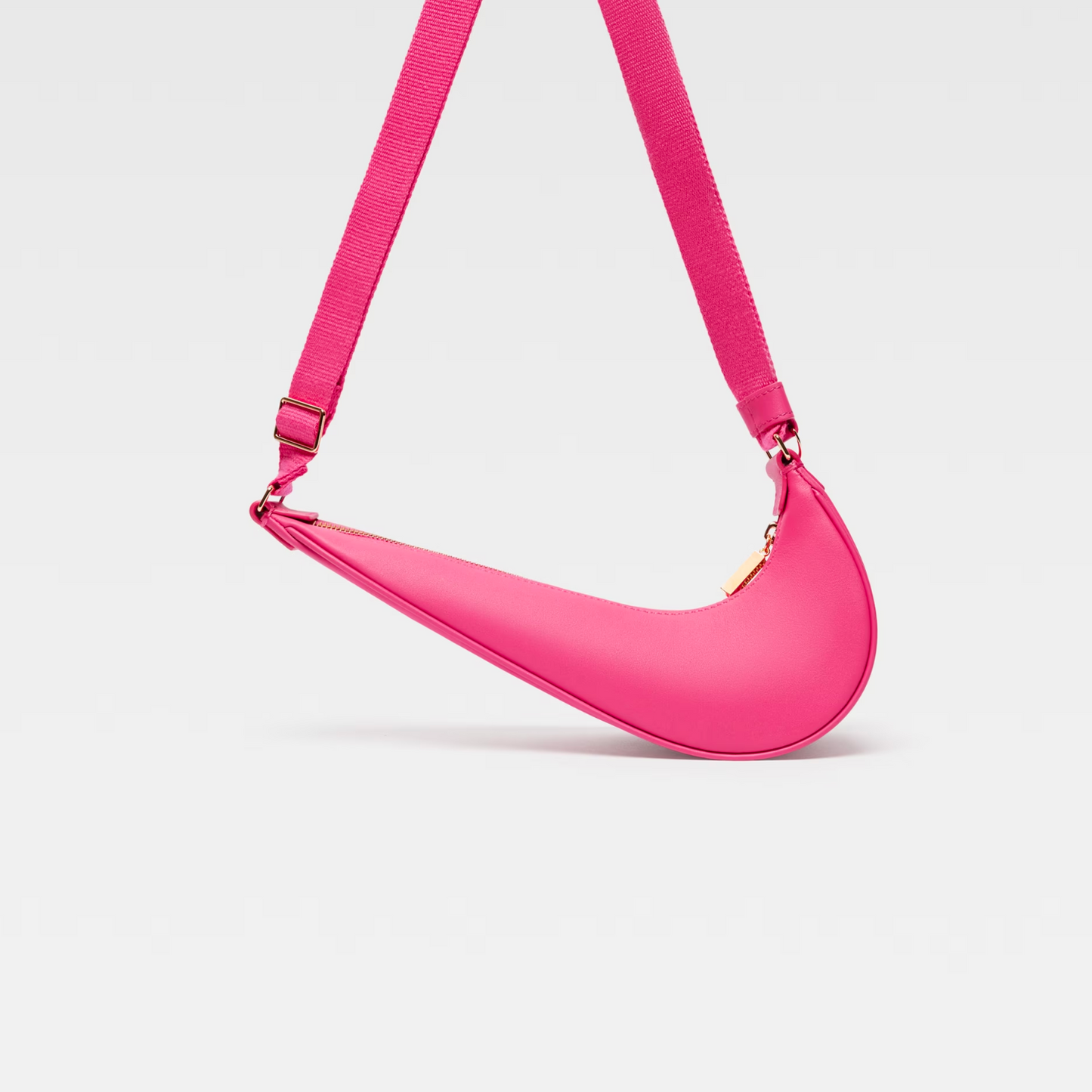 Le sac Swoosh Jacquemus x Nike Pink